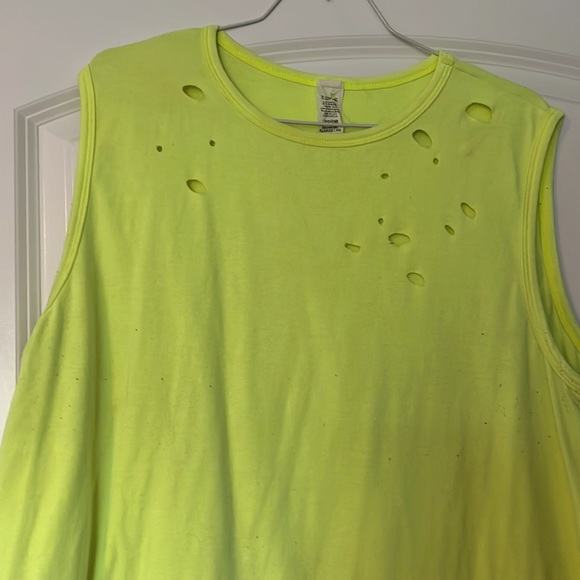 Tank - Picture 2 of 2